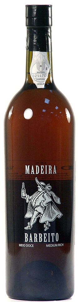 Вино мадера купить. Мадера вино Португалия. Мадера Barbeito Medium Dry 3 years old, 0.75 л. Вино крепление Мадера Медиум. Крепленое вино Мадейра.